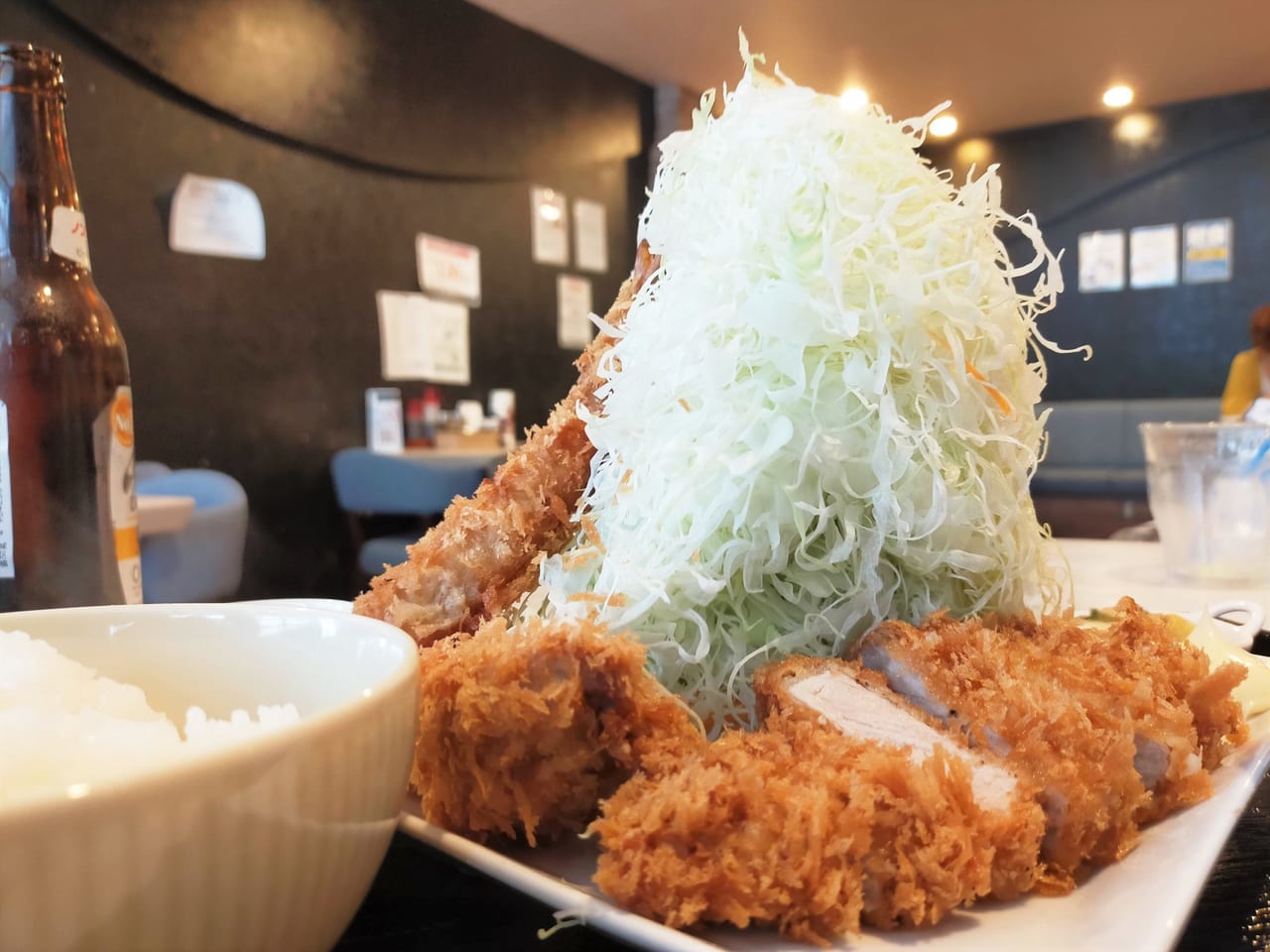お肉屋さんが「君に、焼いて揚げる。」