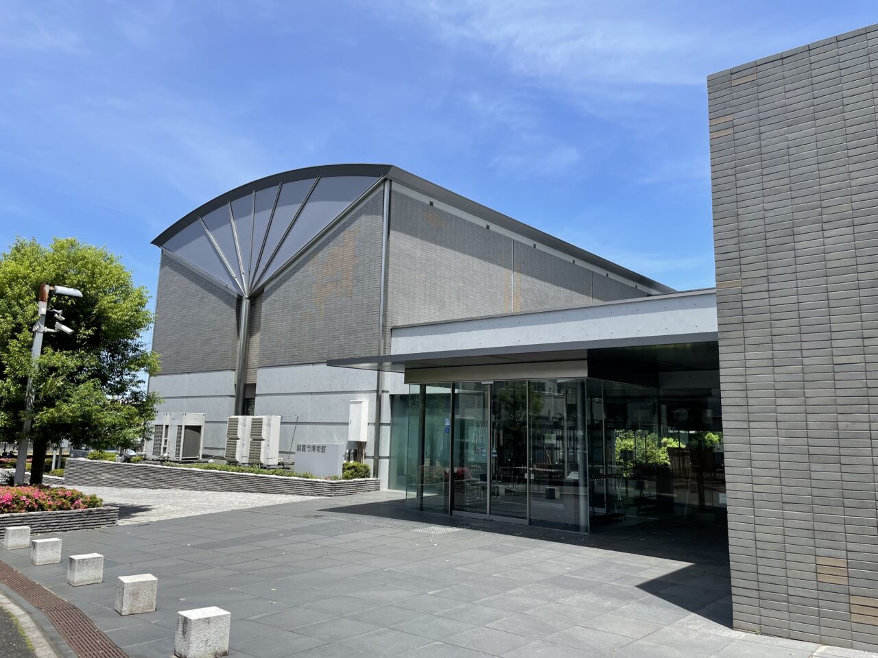 朝霞市岡にある朝霞市博物館の外観