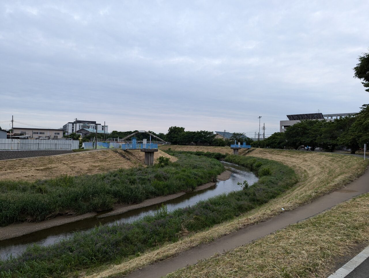 朝霞市を流れる黒目川の様子