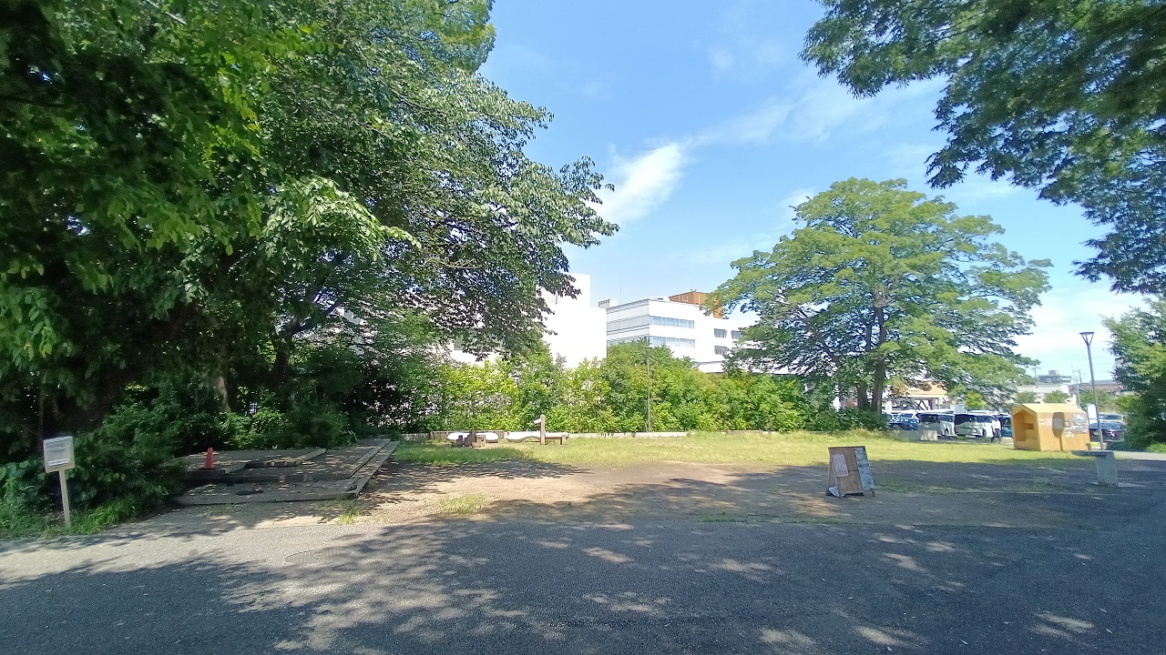 朝霞市のシンボルロード朝霞市役所前広場