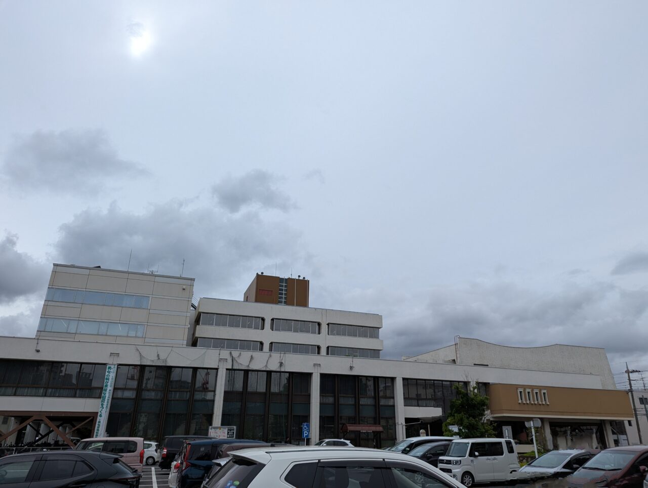 朝霞市役所駐車場