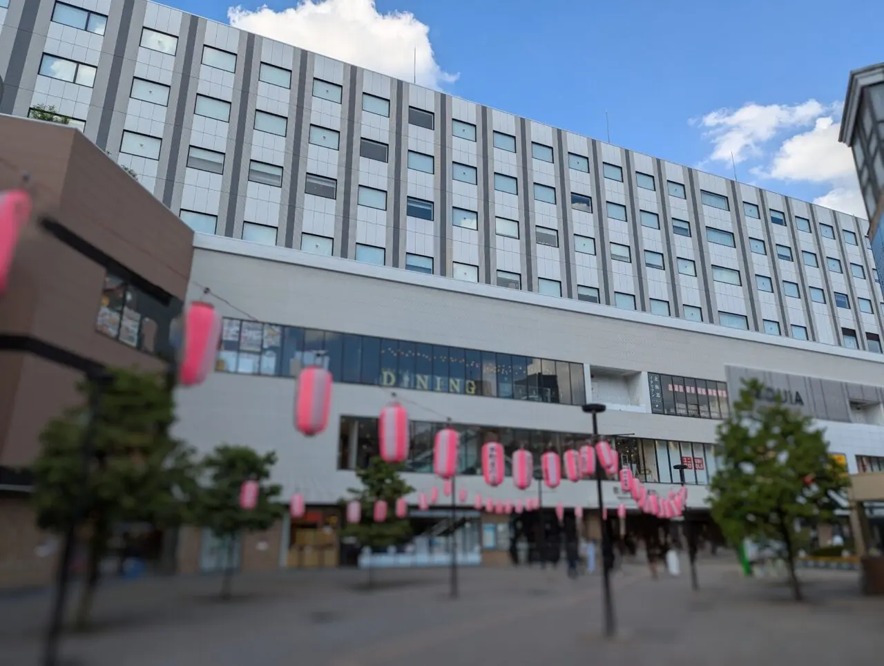 和光市で行われる駅前本町まつりの前の和光市駅前の様子