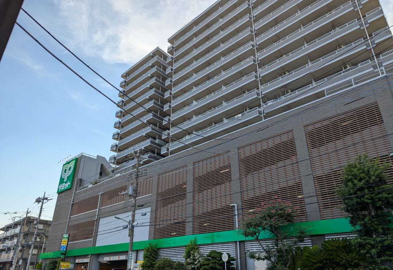 朝霞市東弁財にあるサミットストア朝霞台店の外観
