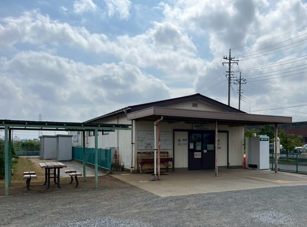 朝霞市浜崎にある農産物直売所の外観