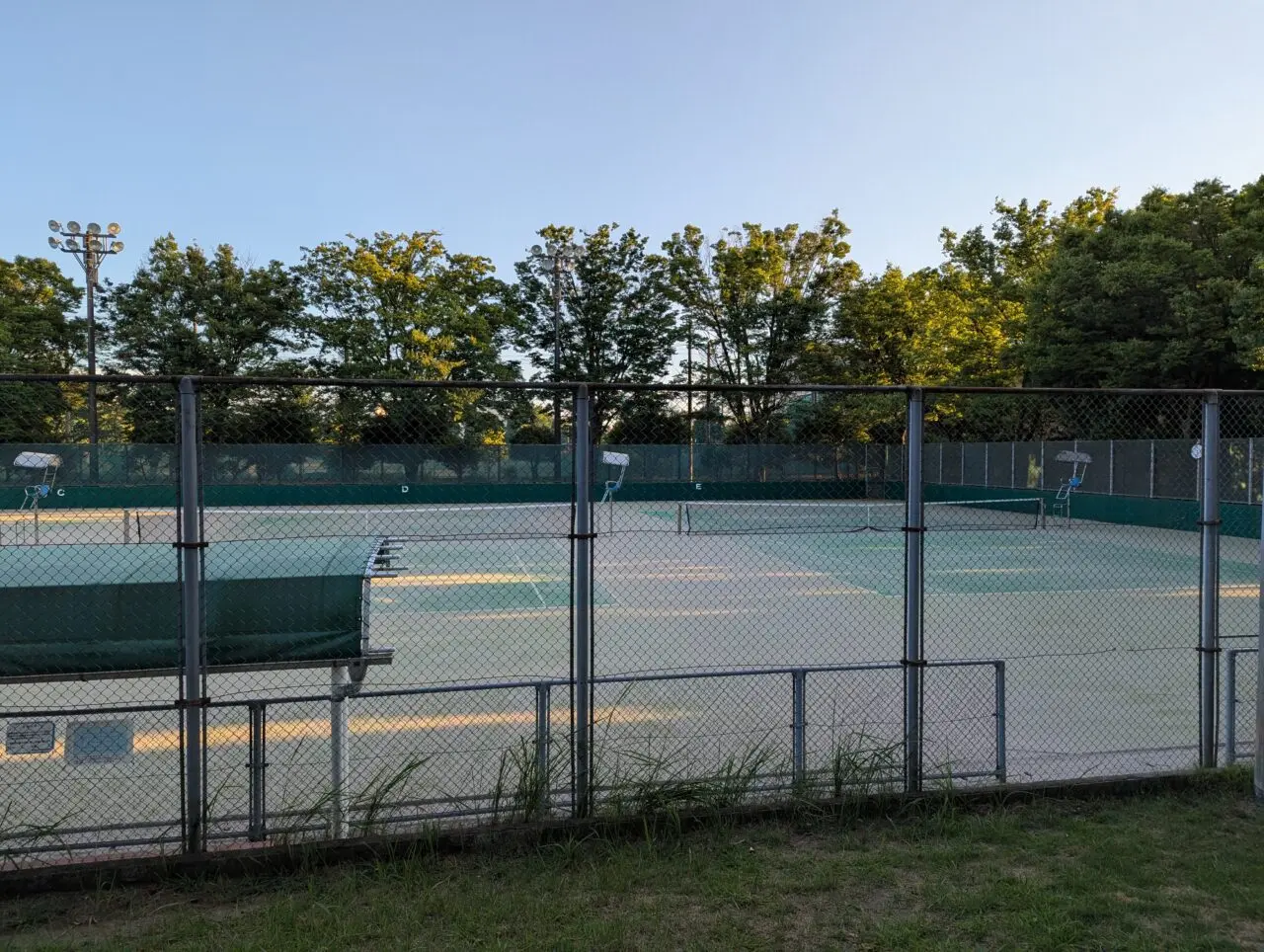 朝霞市にある青葉台公園のテニスコート