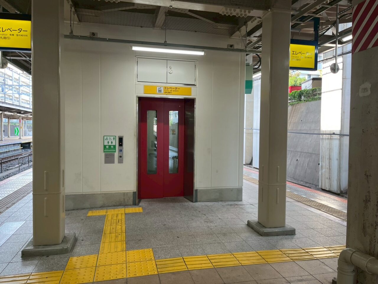 東武東上線朝霞台駅の上りホームのエレベーター