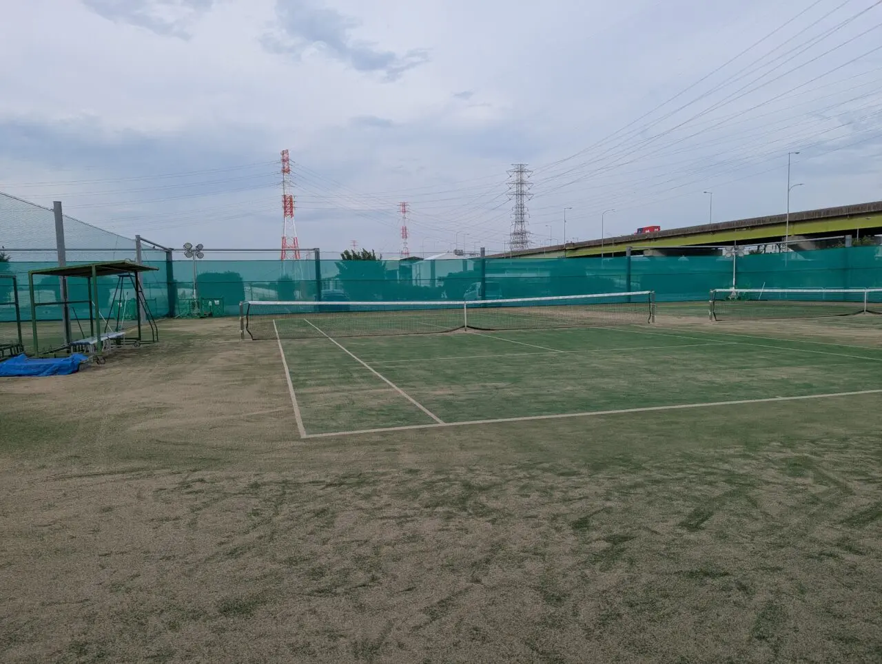 和光市新倉にある和光スポーツアイランド内のテニス場