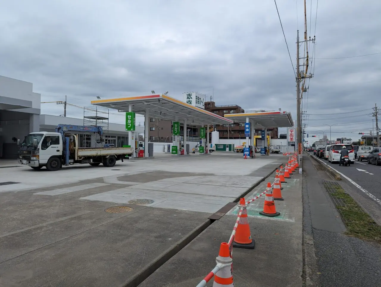 和光市丸山台、笹目通りそばのガソリンスタンド（出光）