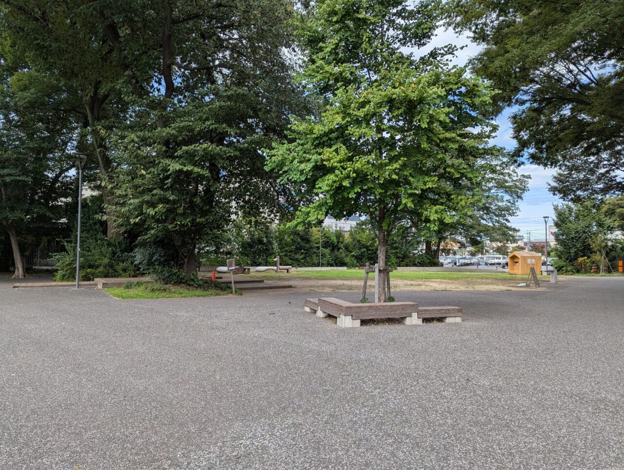 朝霞市本町にある朝霞市役所前広場（シンボルロード）