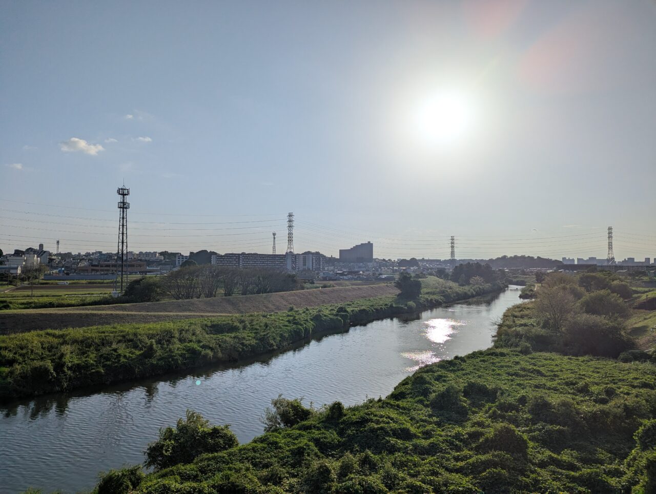 朝霞市黒目川の風景（朝霞大橋より撮影）