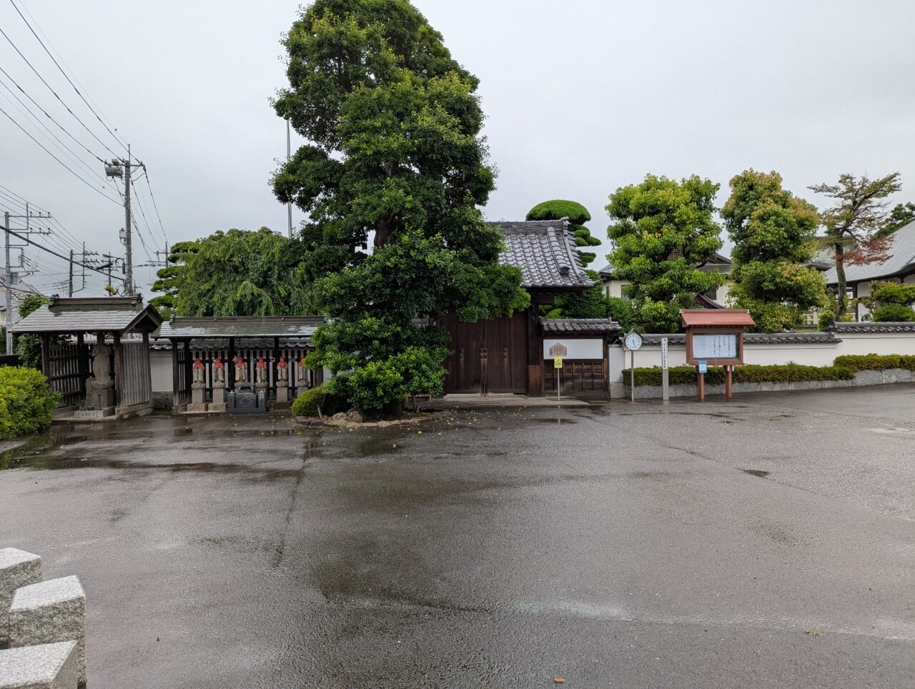 朝霞市宮戸にある宝蔵寺の外観