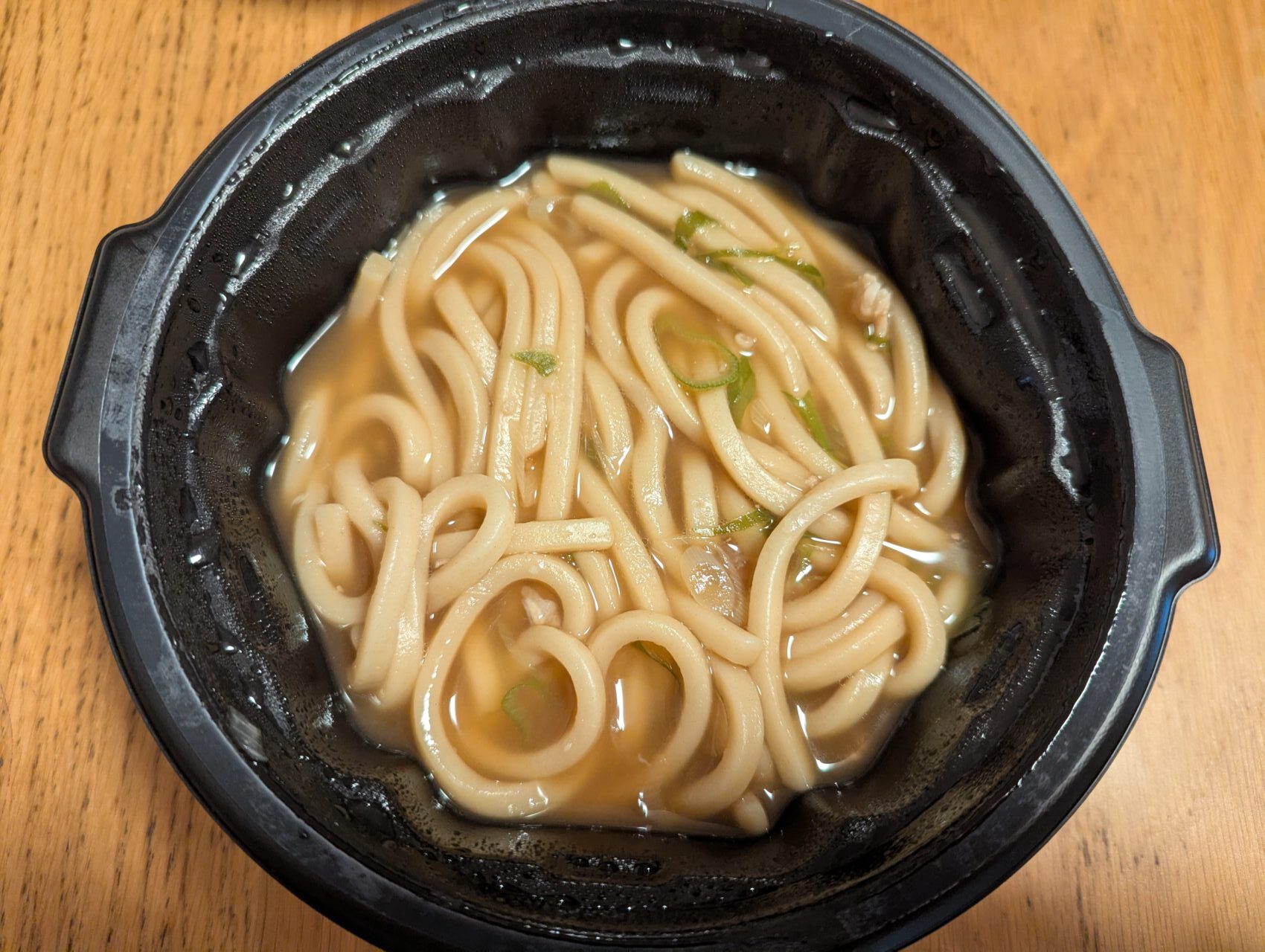 セブンイレブンで販売されているお店で仕上げた麺（肉うどん）