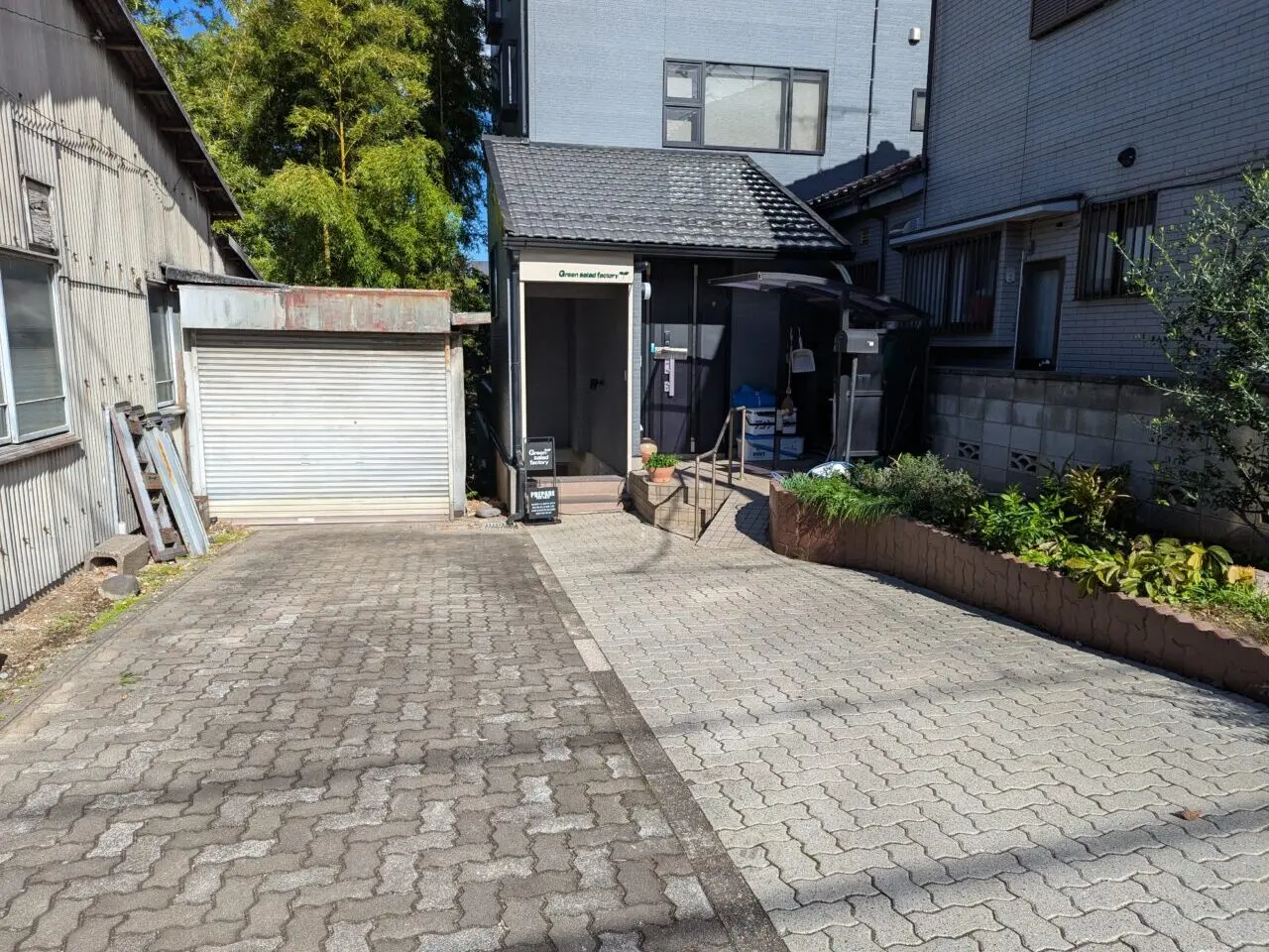 和光市下新倉にオープン予定のサラダ屋Green salad factoryの外観