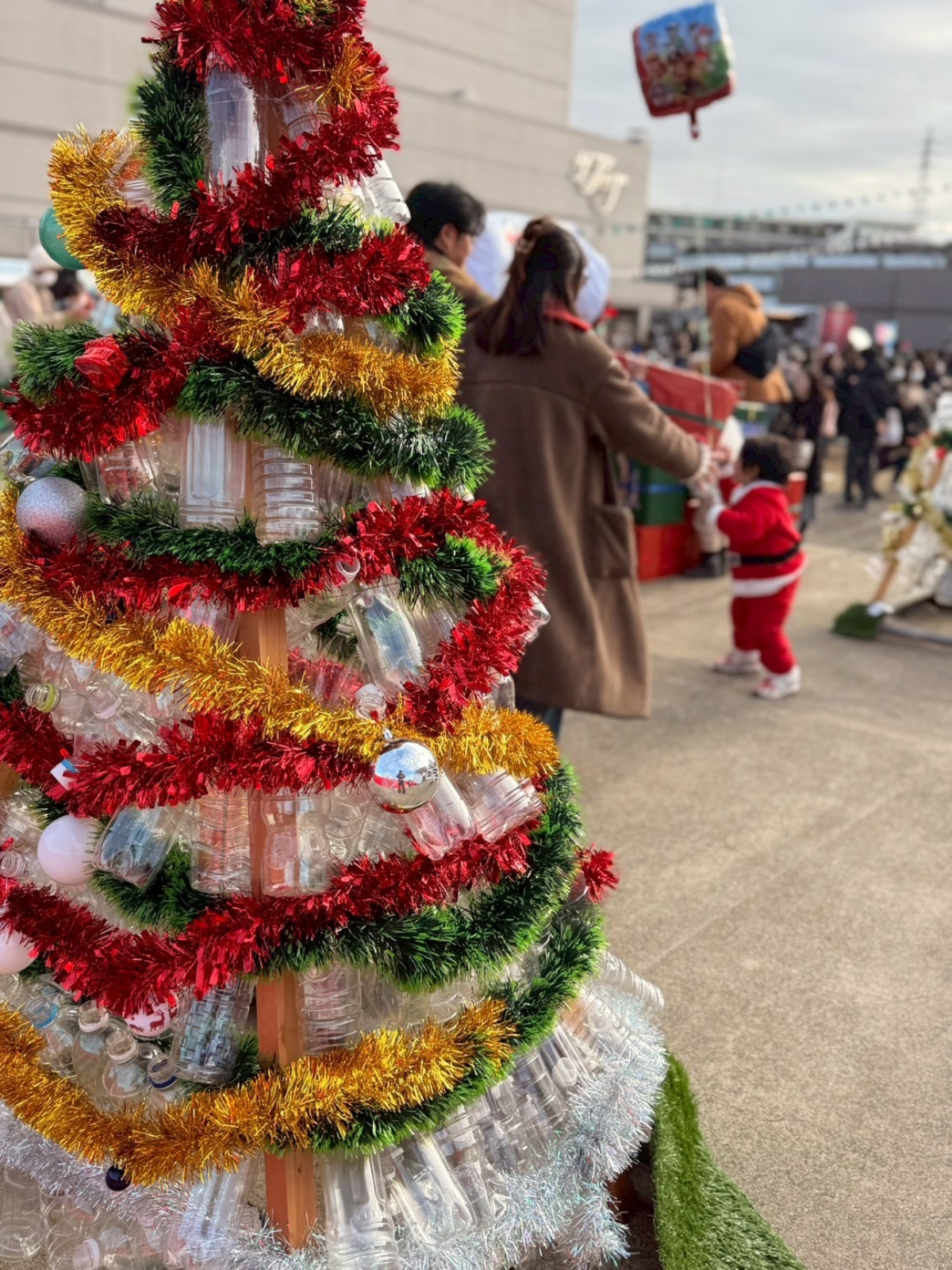 和光市役所市民広場で行われたWAKOクリスマスフェスティバルの様子