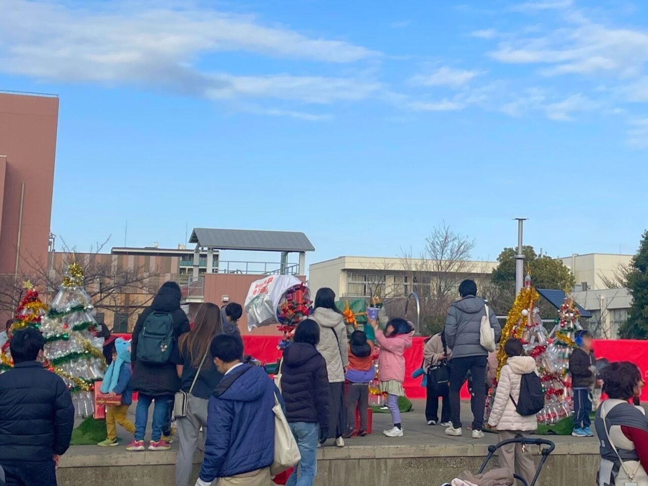 和光市役所市民広場で行われたWAKOクリスマスフェスティバルの様子