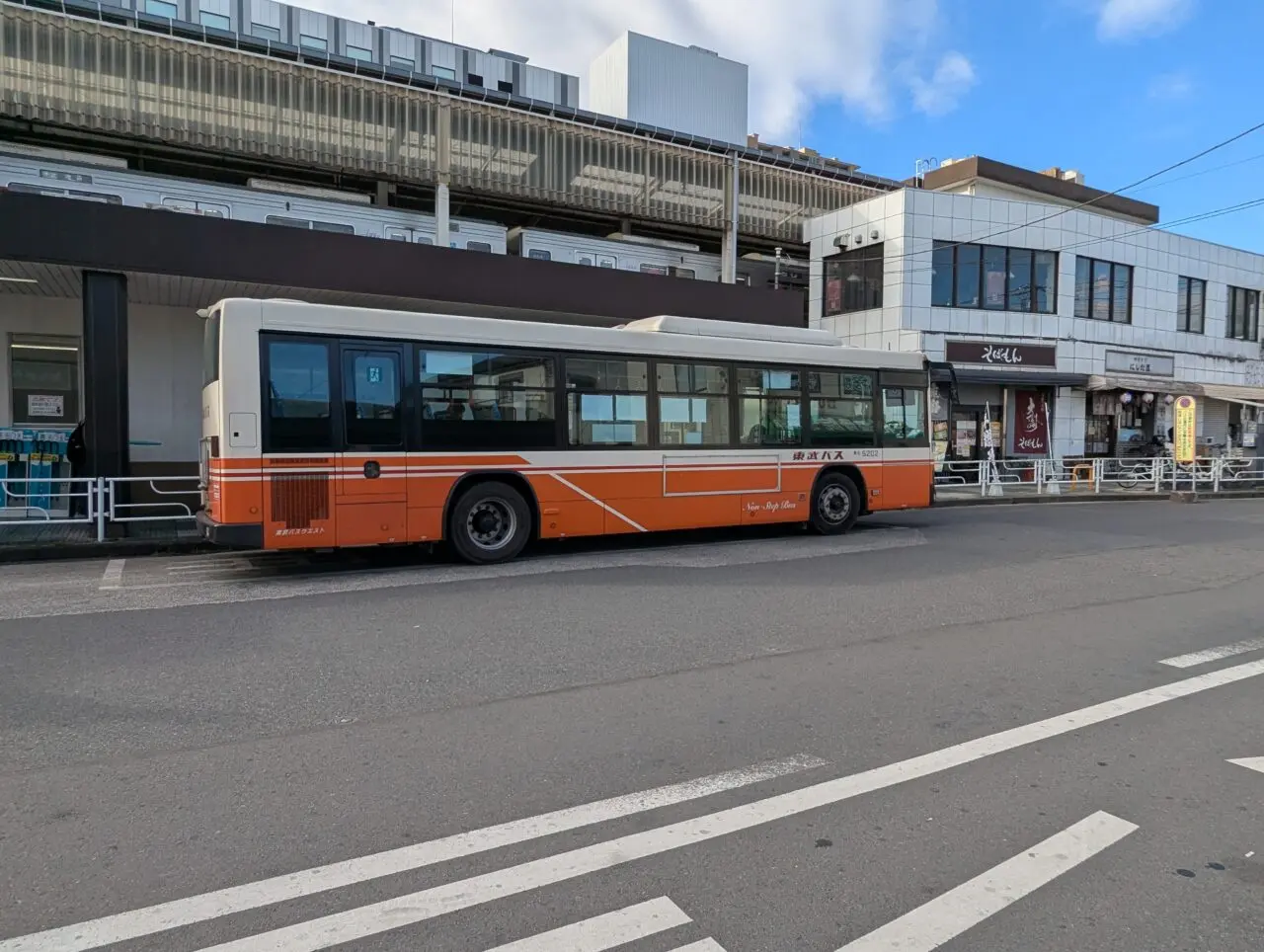 東武東上線和光市駅に停車中の東武バス