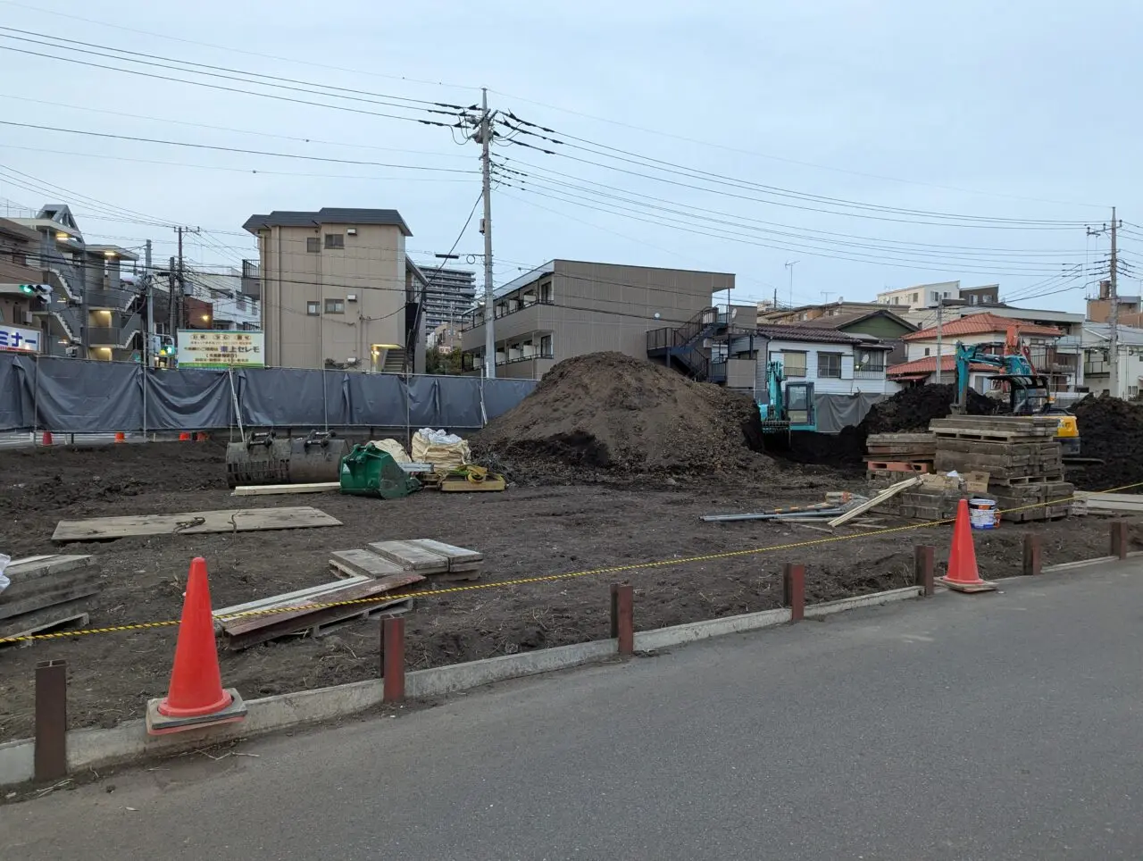 朝霞市溝沼にある弁財坂下の工事現場の様子