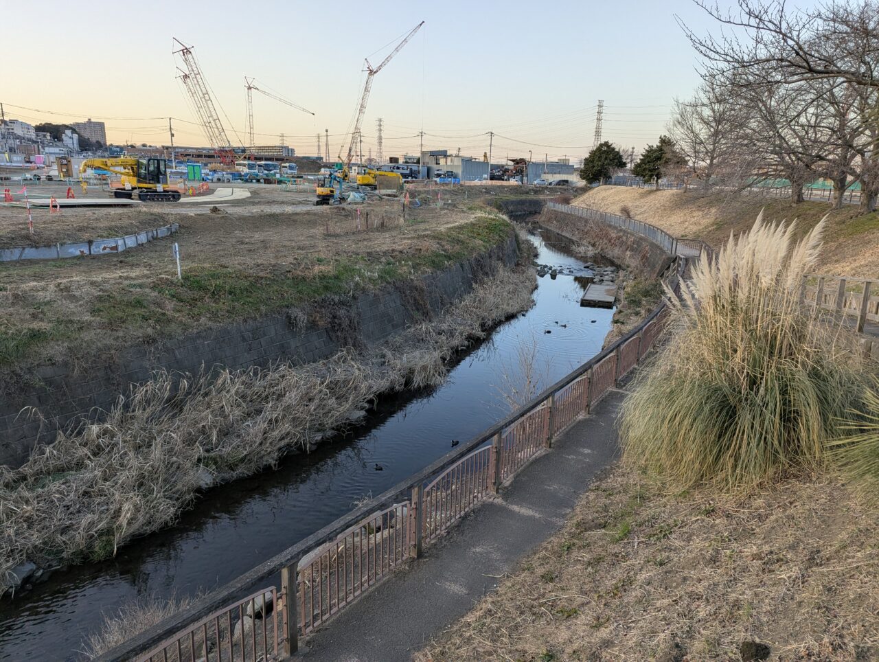 赤池親水公園から撮影した越戸川