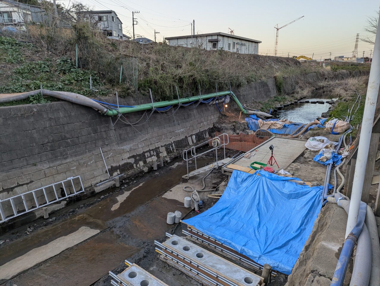 越戸川の工事現場（赤池親水公園より上流部）
