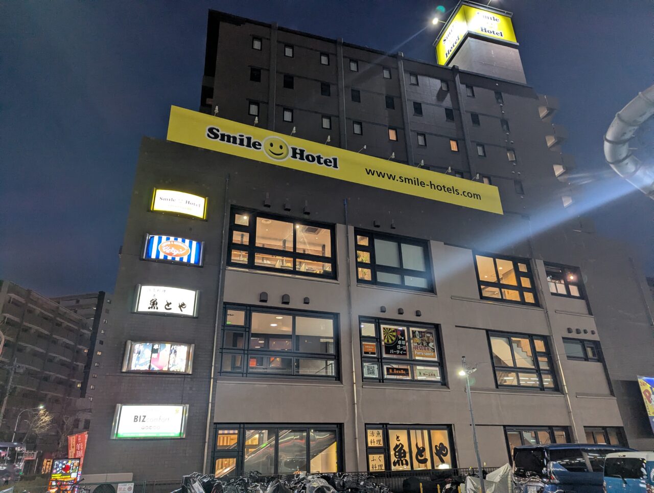 朝霞市西原にあるスマイルホテルの外観