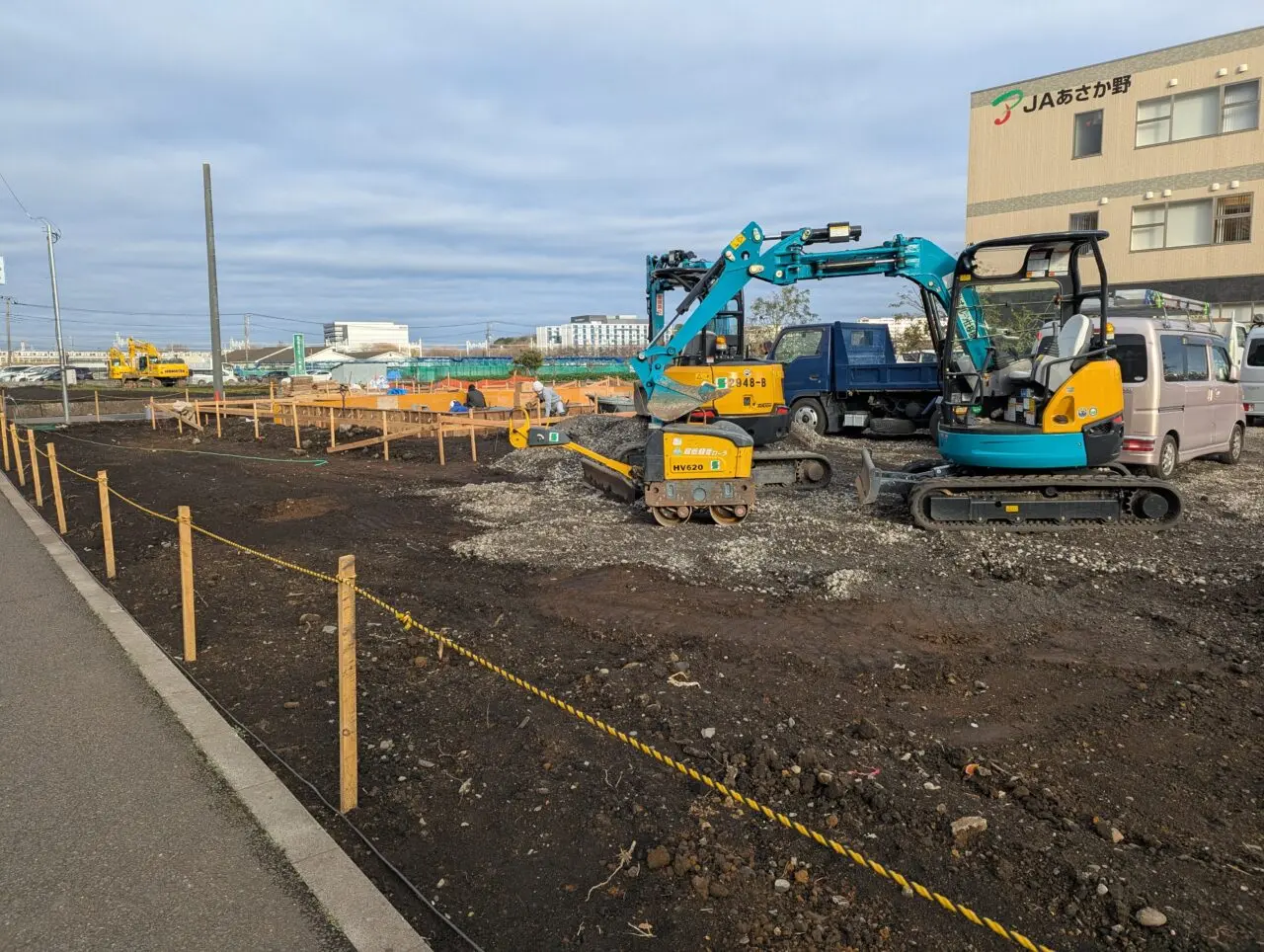 朝霞市溝沼弁財坂下交差点付近（JAあさかの横）の工事の様子
