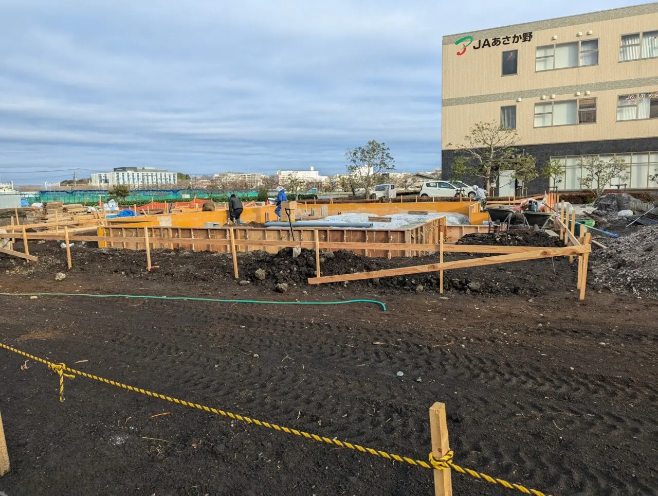 朝霞市溝沼の弁財坂下交差点付近の工事現場の様子