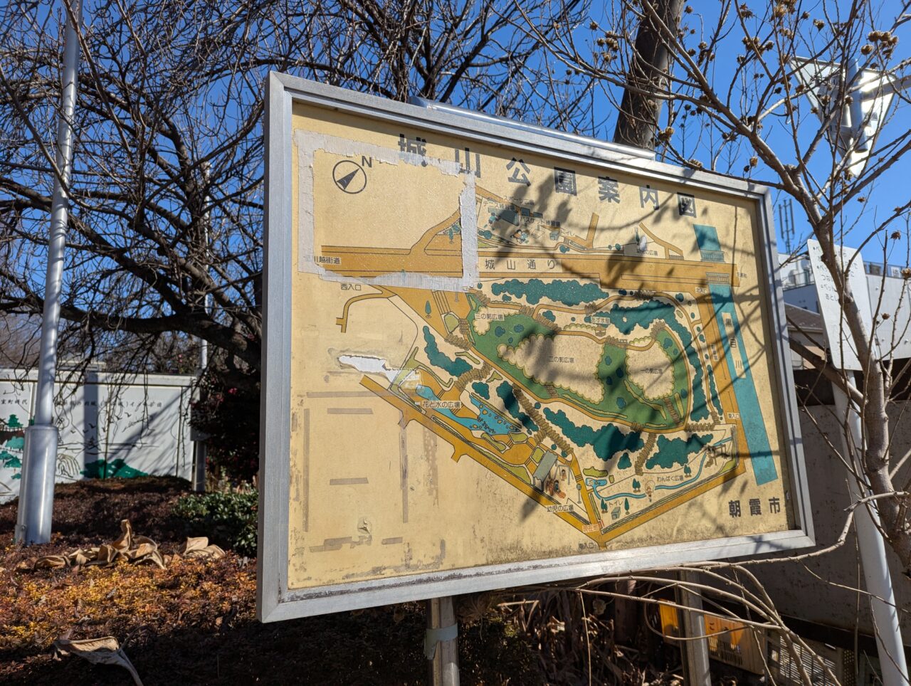 朝霞市内にある城山公園の案内図