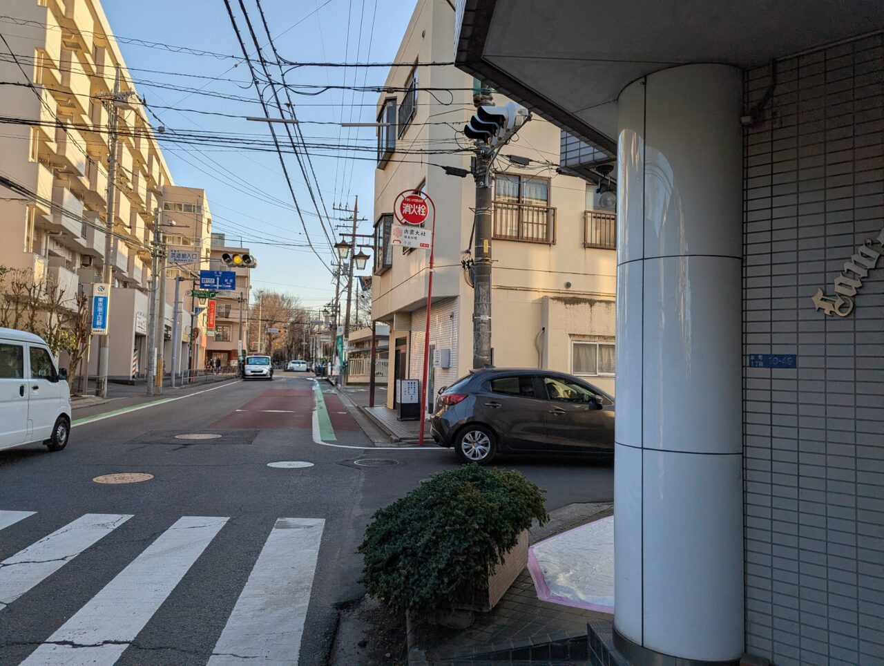 朝霞市本町にある武道館入り口の交差点