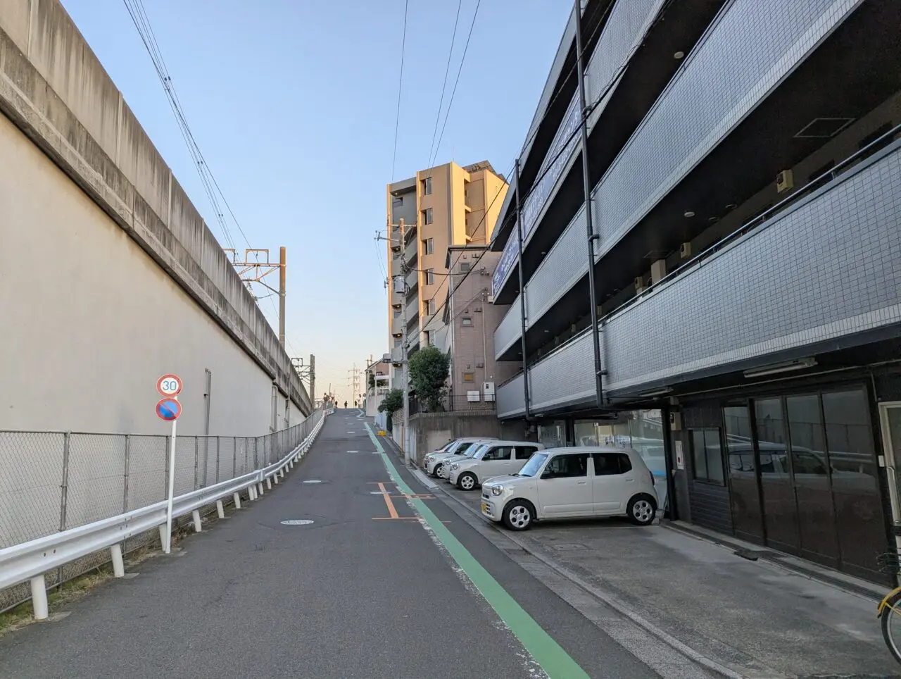 リサイクルショップケイラックがあったた建物と東武東上線