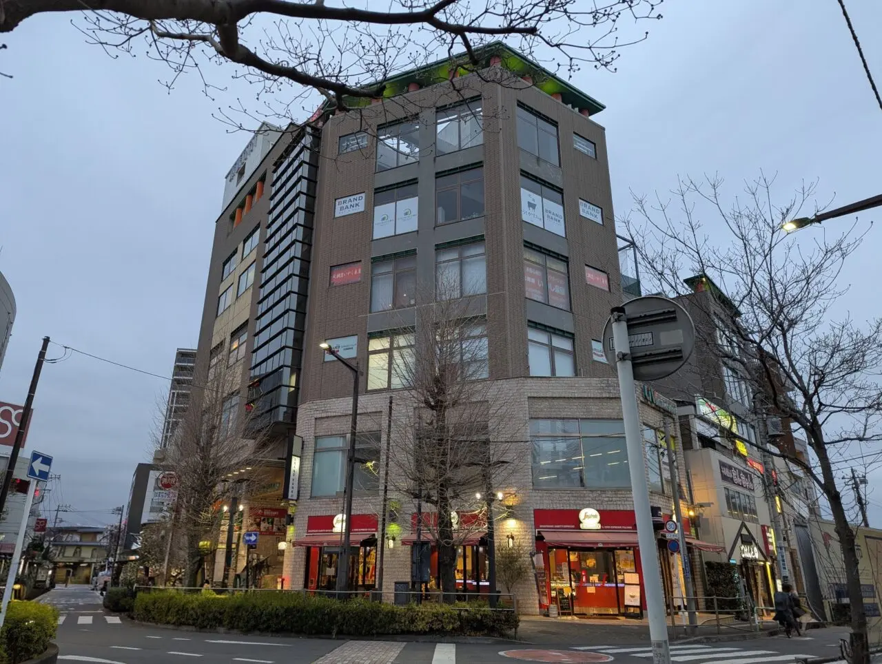 JR北朝霞駅前のビル