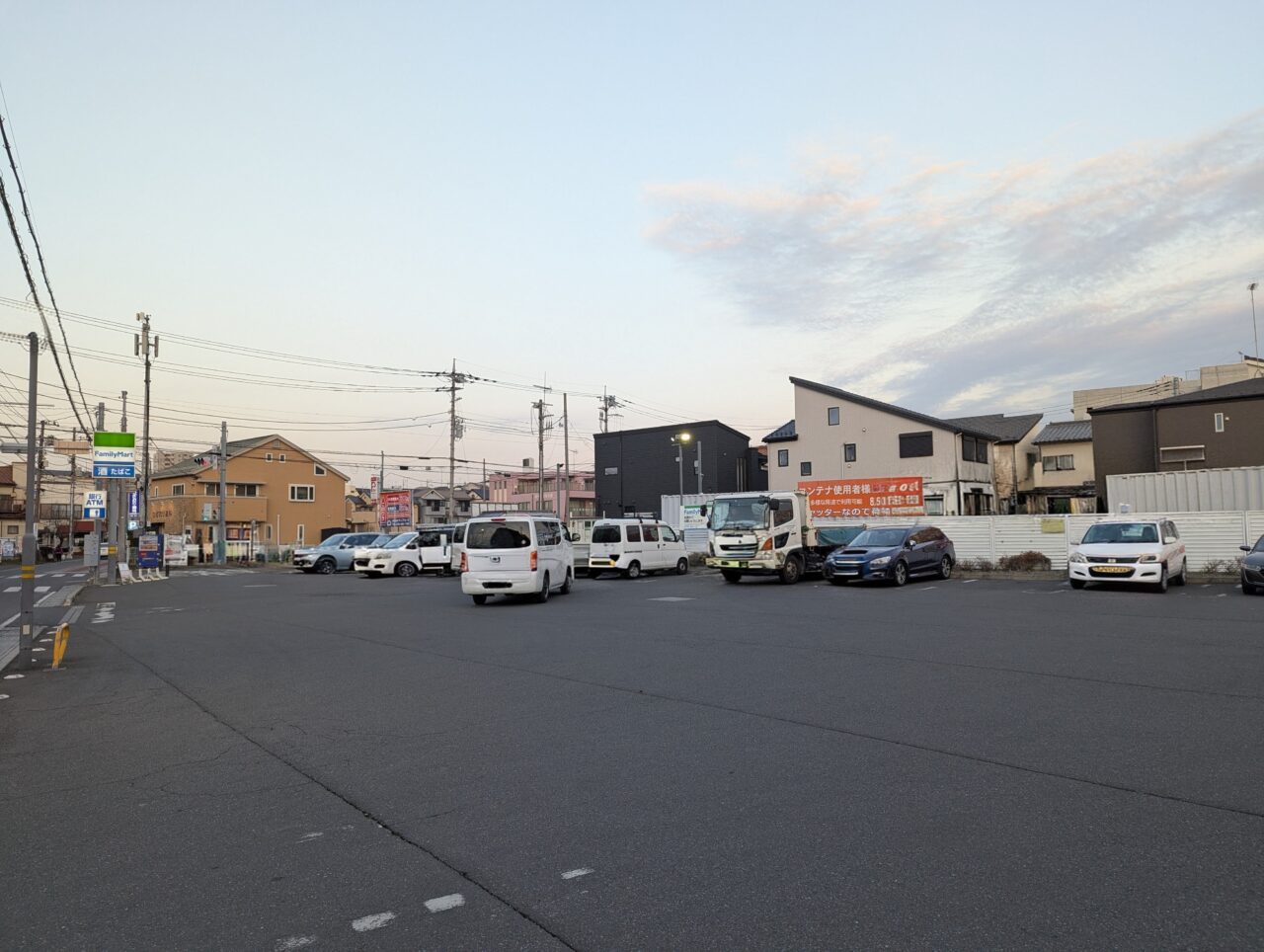 ファミリーマート膝折一丁目店の駐車場