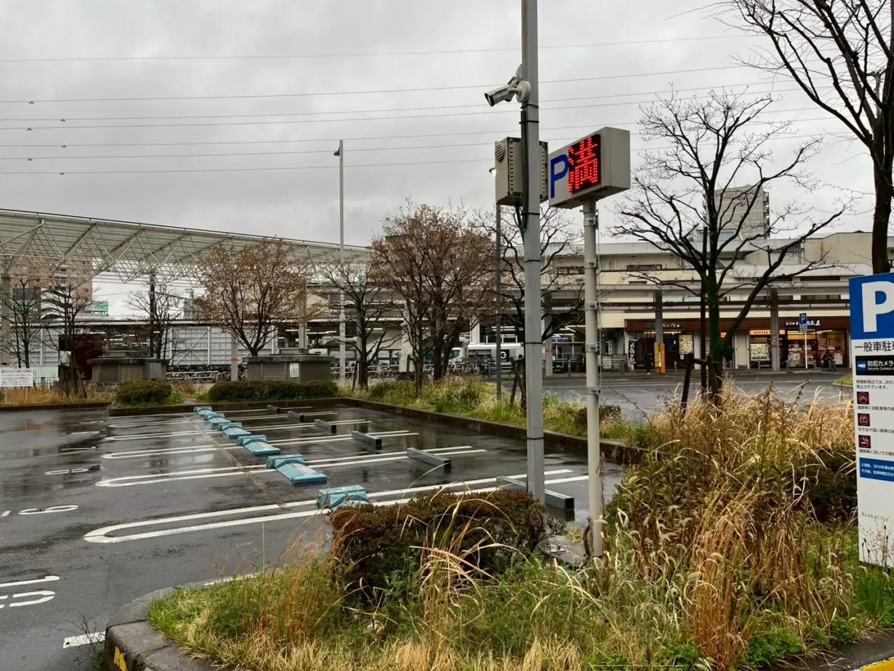 東武東上線朝霞駅東口広場駐車場の閉鎖中の様子