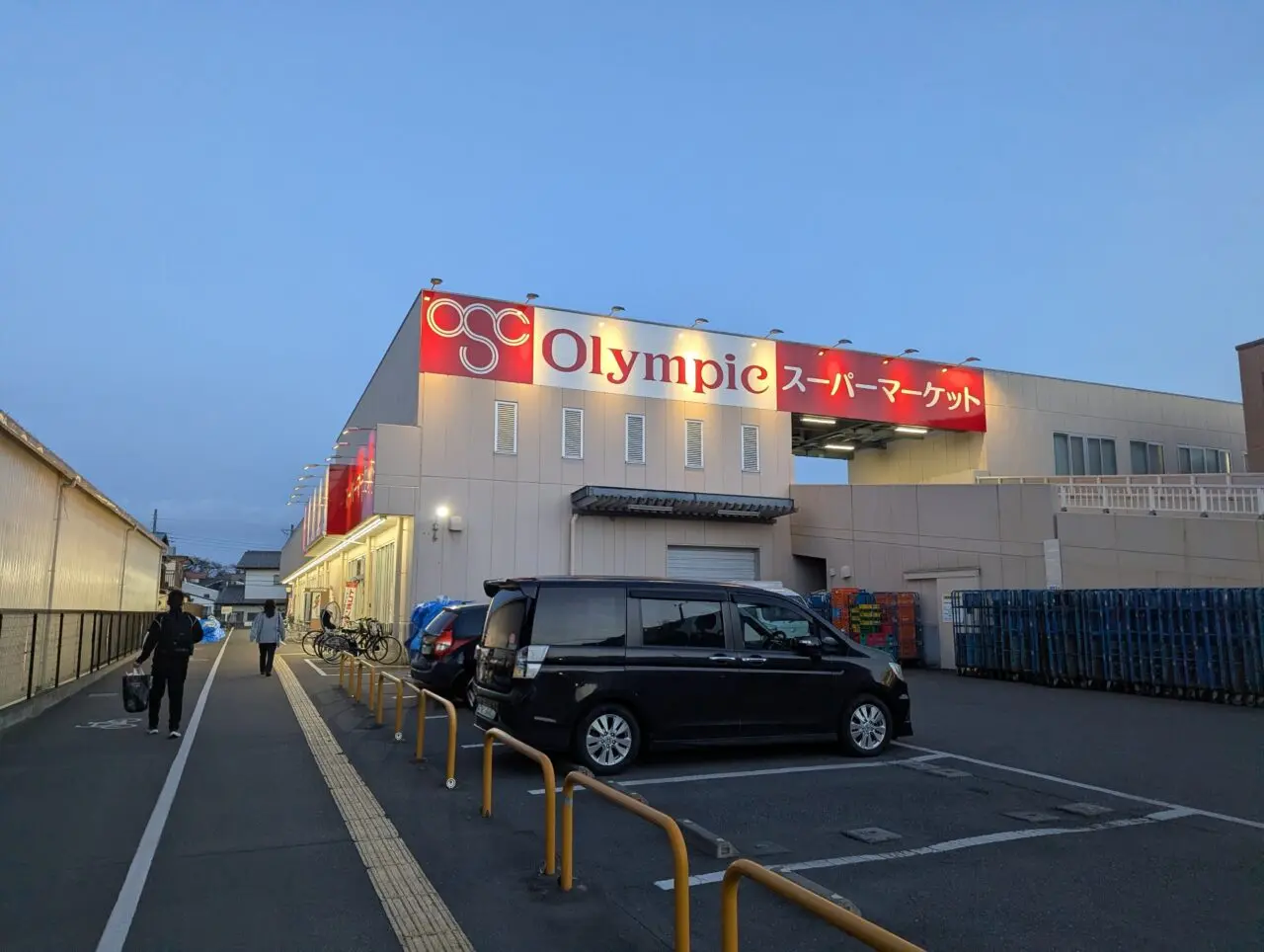 朝霞市泉水にあるオリンピック朝霞泉水店の外観